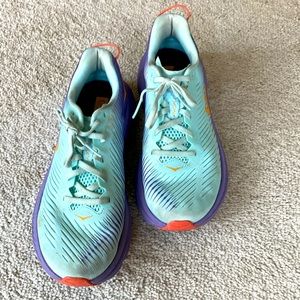 Size 7 women’s hoka shoes